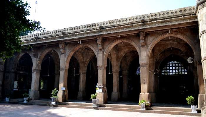Sidi Saiyad Mosque, c'est l'une des meilleur lieux à visiter à Gujarat