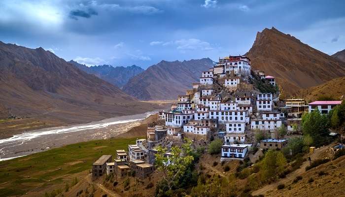 Beauté à couper le souffle de l'ancien monastère clé tibétain, vallée de Spiti, c'est l'une des meilleur lieux à visiter en Inde