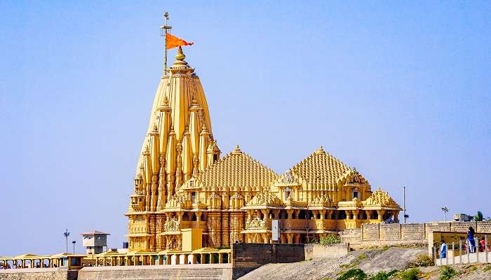 Temple du dieu indien le plus célèbre nommé temple Somnath Mahadev, c'est la meilleur endroits à visiter à Gujarat