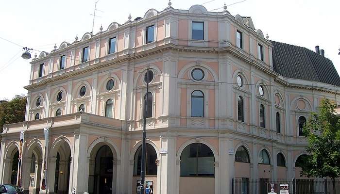 Théâtre Dal Verme, c'est l'une des meilleur lieux  à visiter à Milan