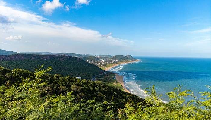 la vue de la plage de Vishakhapatnam, c'est l'une des meilleur lieux à visiter en Inde