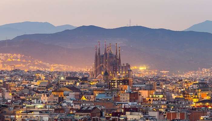 बार्सिलोना भारत के बाहर मई में घूमने के लिए सबसे अच्छी जगहों में से एक है