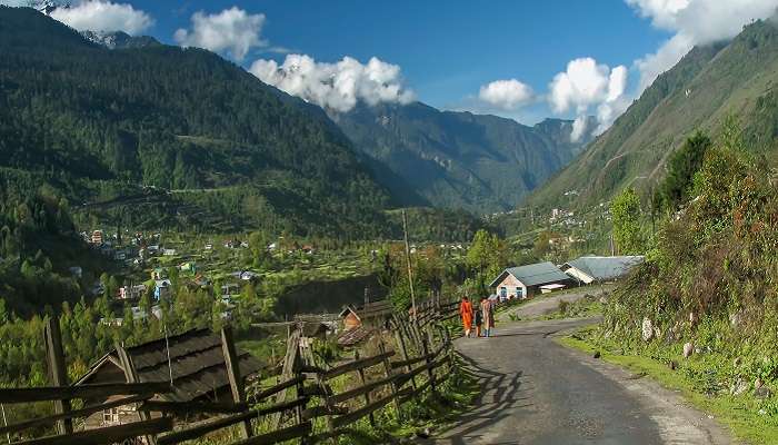 सिक्किम  गर्मियों में भारत में घूमने के लिए अच्छी जगहें में से एक है