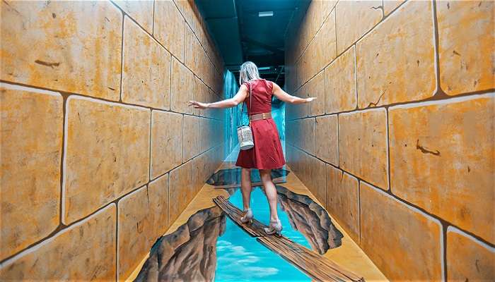 Capture the interactive gallery at the 3D World Selfie Museum in Dubai