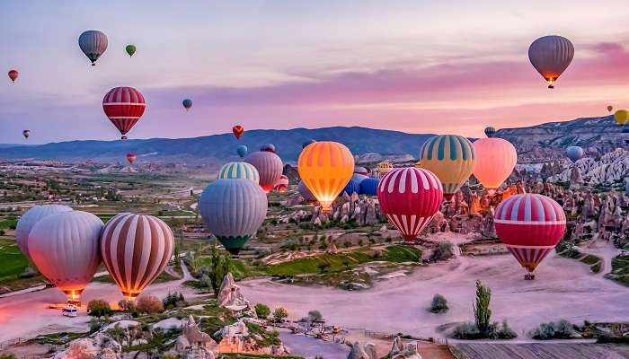 tour en montgolfière à Cappadoce, c'est l'une des meilleur destinations de vacances d’été dans le monde