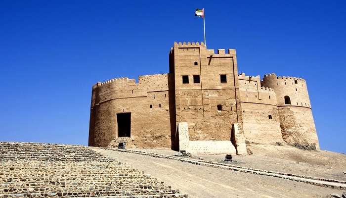 Discovering the facts of Fujairah Fort are among the fun things to do in Fujairah