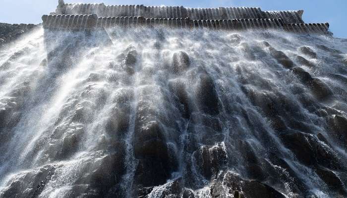Witness the cascade Khor Fakkan Waterfall & Theater in Fujairah