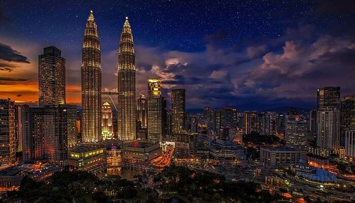 La magnifique vue nocturne de Kuala Lumpur
