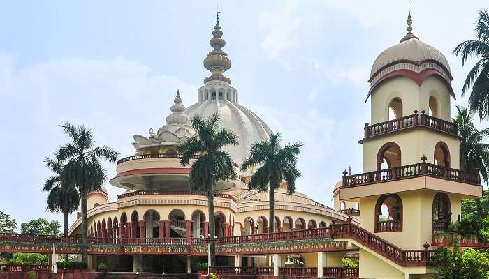 La vue magnifique de Temple de Mayapur, c'est l'une des meilleur  escapades de week-end au départ de Kolkata