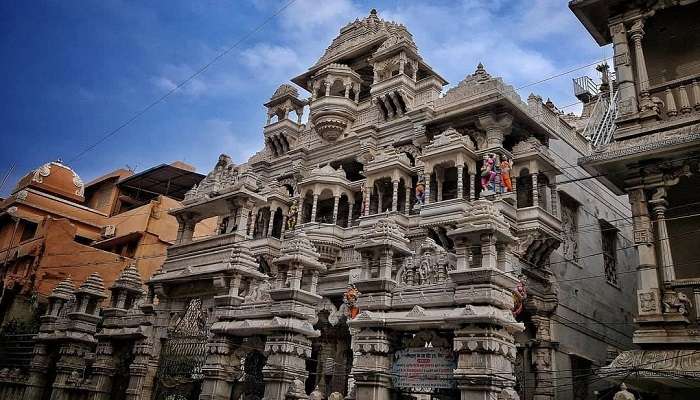 Shree Chandraprabhu Jain Naya Mandir, c'est l'une des meilleur temples célèbres à Chennai
