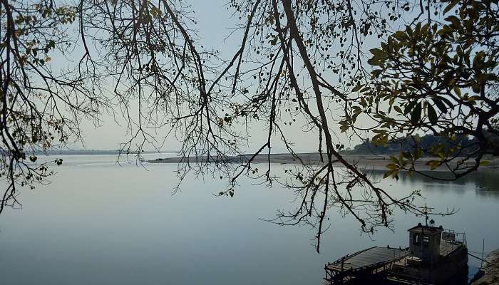La vue magnifiquer de fleuve Sualkuchi, c'est l'une des  meilleur endroit touristique de l’Assam