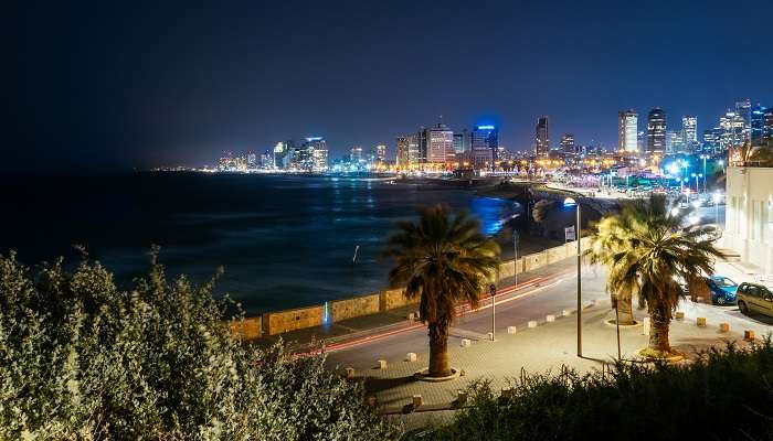 La vue nocturne de Tel Aviv, c'est l'une des meilleures destinations de vacances d’été dans le monde