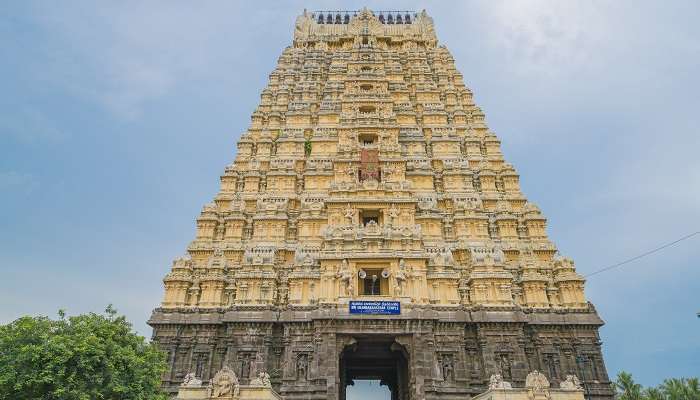 Visiter le Temple Ekambareswarar,  C'est l'une des  temples populaires à Chennai