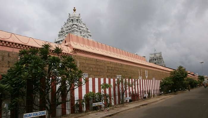 Explorez la Temple  Parthasarathy,  C'est l'une des temples célèbres à Chennai