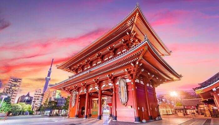 Porte du Temple à Tokyo, Japon, c'est l'une des meilleur lieux à visiter en Asie 