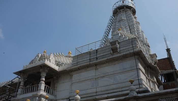 आदिश्वर मंदिर चेन्नई का एक लोकप्रिय जैन मंदिर है
