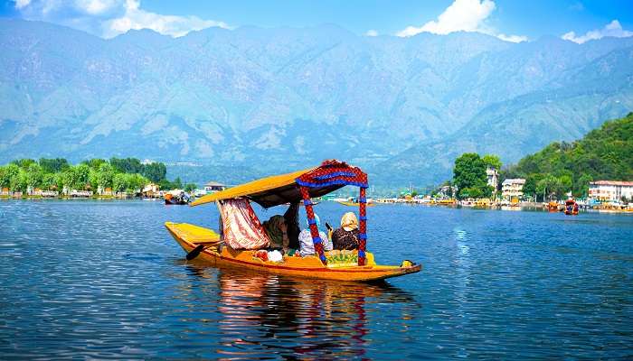 कश्मीर पृथ्वी पर सबसे अच्छे स्थानों में से एक है