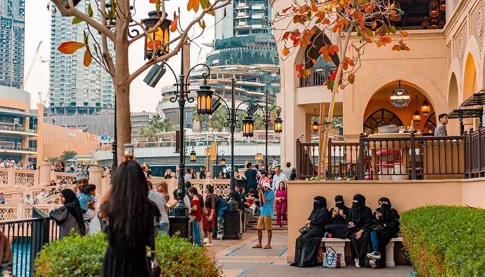 दुबई में न करने लायक चीज़ें में से एक क्रॉस-ड्रेस न करें
