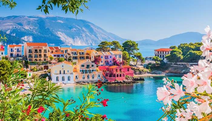 ग्रीस दुनिया में जुलाई में घूमने के लिए सबसे अच्छी जगहें है