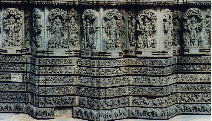 चेन्नकेशव पेरूमल मंदिर चेन्नई के प्रसिद्ध मंदिर है