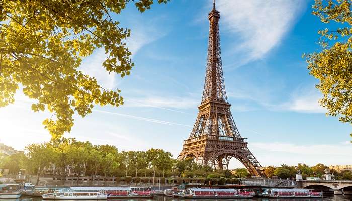 भारत के बाहर अप्रैल में घूमने के लिए सबसे अच्छी जगह पेरिस है