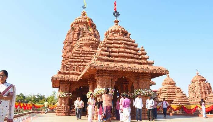 श्रीजगन्नाथ मंदिर ओडिशा के पर्यटन स्थलों में प्रसिद्ध जगह है