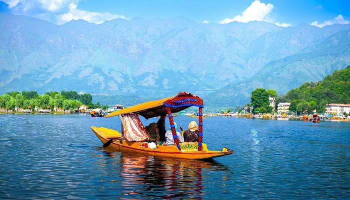 श्रीनगर भारत में सर्वश्रेष्ठ हनीमून स्थल के लिए सबसे अच्छी जगह है