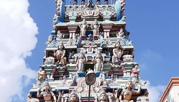 चेन्नई के प्रसिद्ध मंदिर में से एक श्री वडापलानी अंदावनी मंदिर है