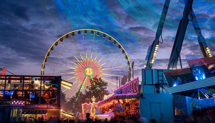 Enjoy an adventurous time at amusement parks in England