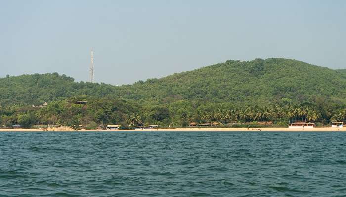 La vue de plage Om, Gokarna,  C’est l’une des meilleurs lieux touristiques en Inde du Sud pendant l’été