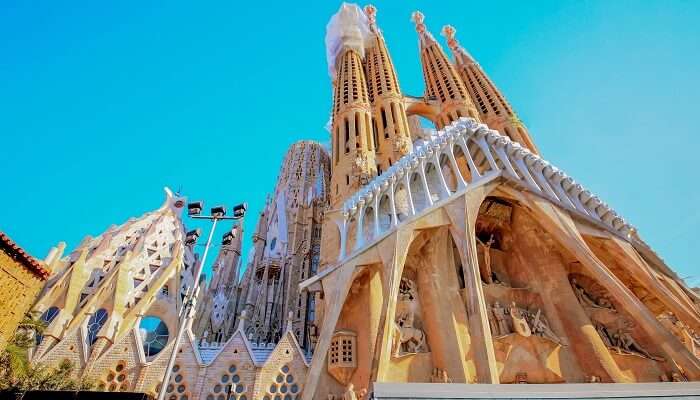 Discover the interesting facts about Sagrada Familia by visiting this tallest church in Europe