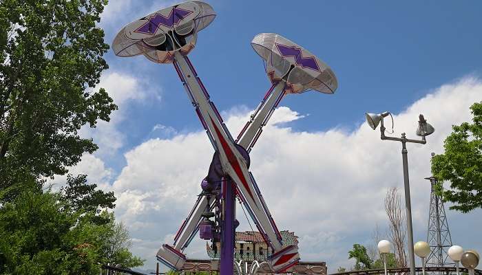 A view of Pendulum ride in Lakeside Amusement Park