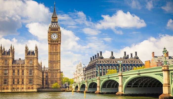 La vue magnifique de Big Ben, Londres,  C’est l’une des meilleurs endroits à visiter en mars dans le monde