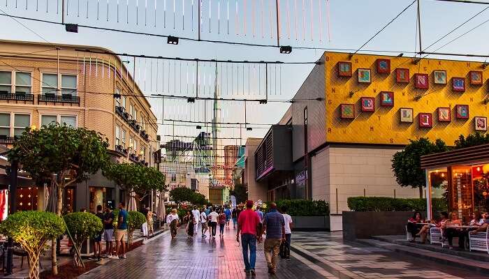 Dotted with an extensive range of shopping centres enjoy delightful shopping at City Walk