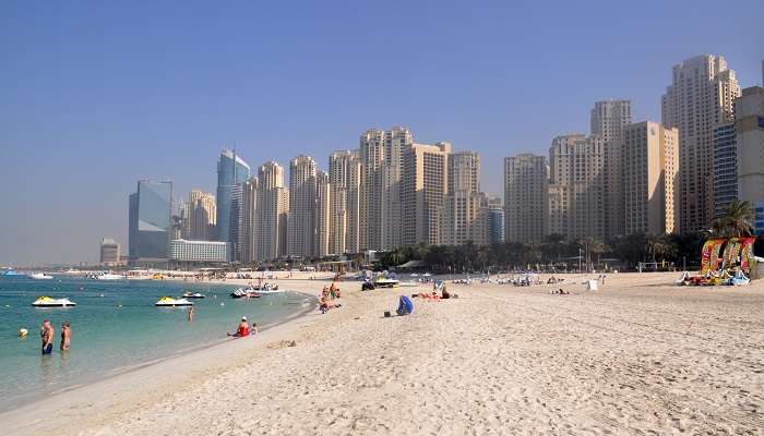  The picturesque scene of Dubai private beaches, Marina Beach, accessible from the JW Marriott Hotel Marina.