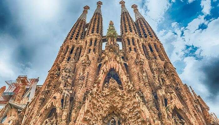 Witness the glimpse of nature in the building and uncover the exciting facts about Sagrada Familia