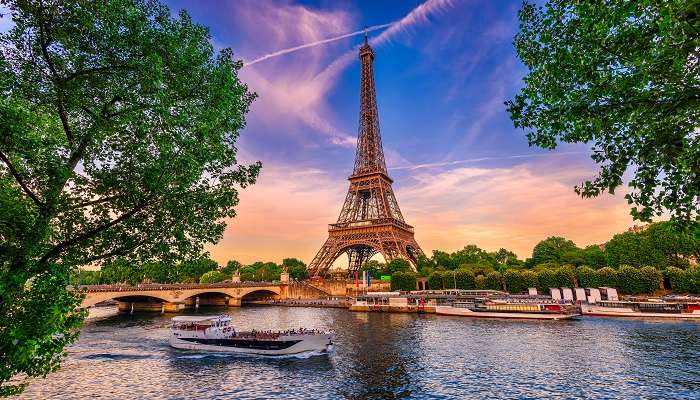 La vue de Tour Eiffel, C’est l’une des meilleur lieux à visiter en février dans le monde