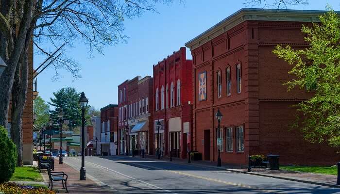 Fortified with Federal-style buildings, a gorgeous view of Rogersville