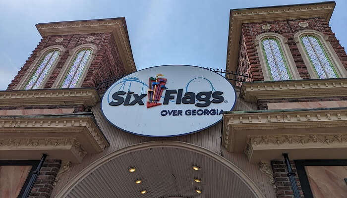 The entrance gate of Six Flags Over Georgia