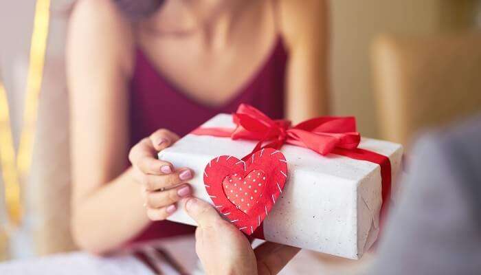 Giving a hearty gift to your partner is among the best bucket list ideas for couples