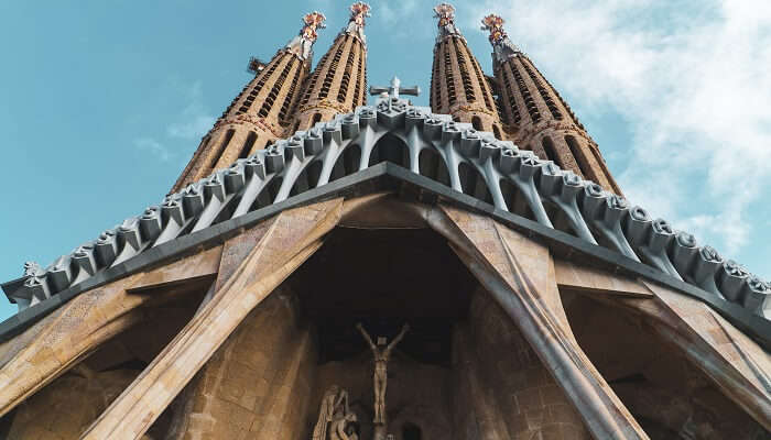 Find the interesting story connected to the intricate symbolism of Sagrada Familia