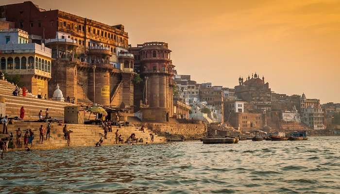 La vue incroyable de fleuve Ganga, Varanasi, C’est l’une meilleurs endroits à visiter en février en Inde 