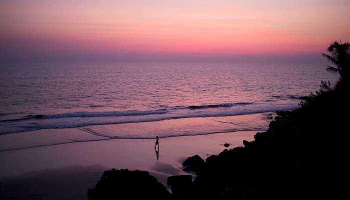 La vue  magnifique de la plage de Varkala, Kérala, C’est l’une des meilleurs lieux touristiques en Inde du Sud pendant l’été