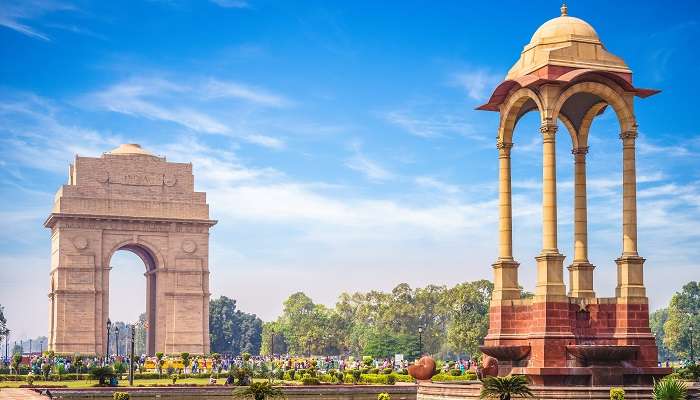 इंडिया गेट भारत के प्रसिद्ध ऐतिहासिक स्थान में से एक है