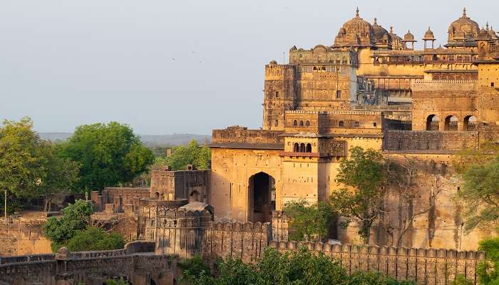 ओरछा किला भारत के प्रसिद्ध ऐतिहासिक स्थान है