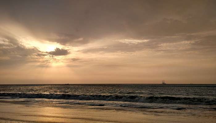 काकीनाडा बीच हैदराबाद के पास सर्वश्रेष्ठ समुद्र तट में से एक है