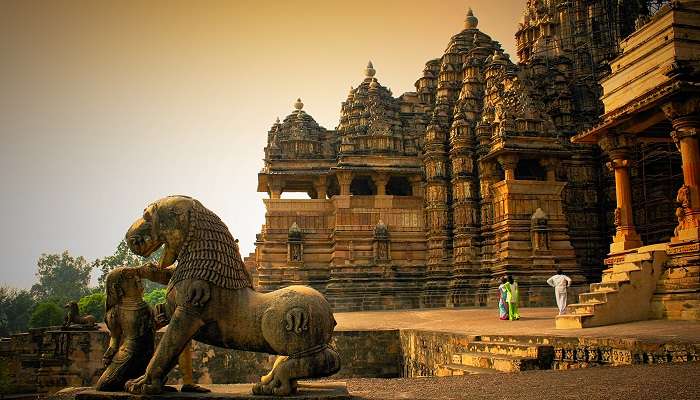 खजुराहो मंदिर भारत के सबसे ऐतिहासिक स्थानों में से एक है