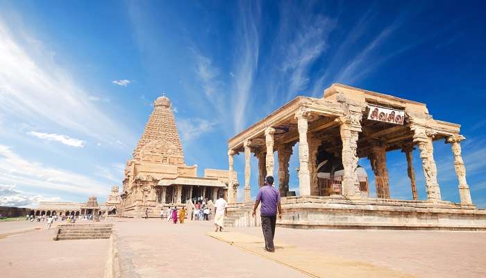 भारत के प्रसिद्ध ऐतिहासिक स्थान में से एक चोल मंदिर है