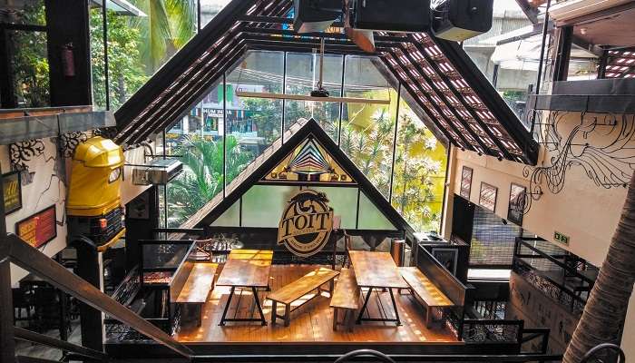 टायट इंदिरानगर बैंगलोर का प्रसिद्ध कैफे है