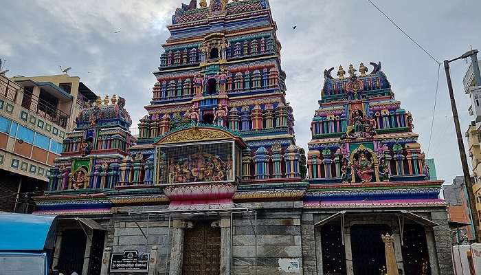श्री धर्मराय स्वामी मंदिर मेगासिटी, बैंगलोर में स्थित सबसे पुराने और प्रसिद्ध मंदिरों में से एक माना जाता है